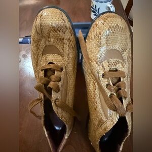 Oxford style shoes, gold tone.